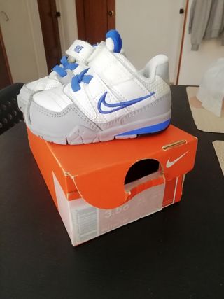 Zapatillas Nike Bebe talla 19 de segunda mano por 10 EUR en Valencia en  WALLAPOP