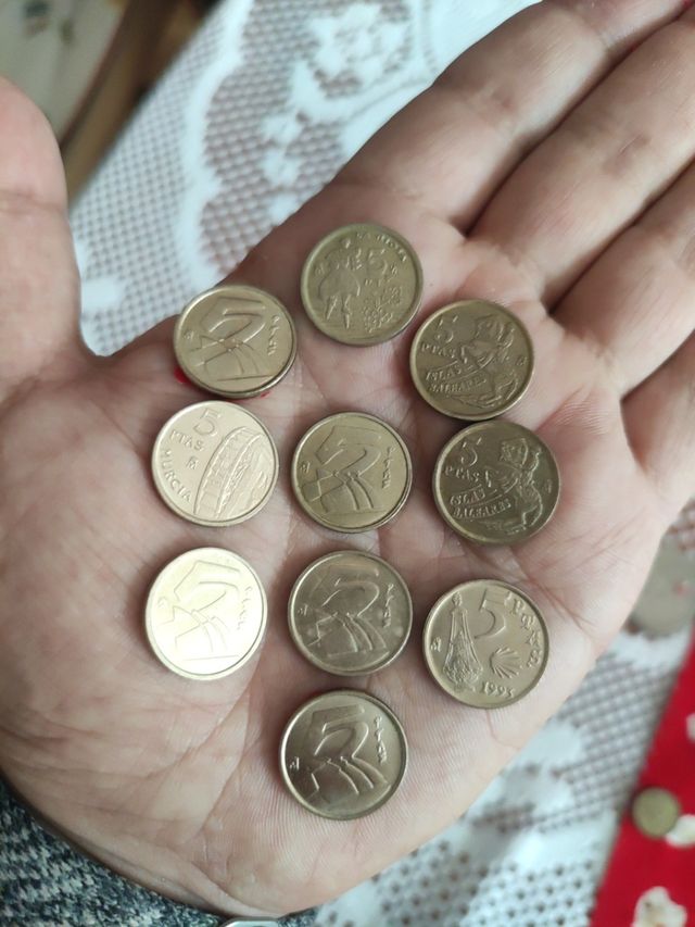 moneda 5 pesetas de varios años. Escucho ofertas