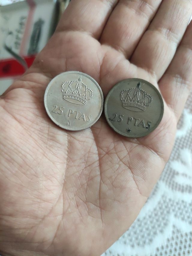 2 monedas 25 pesetas año 1975 y 1983