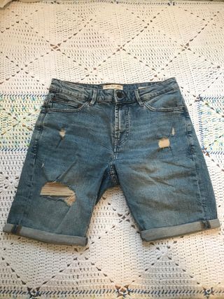 Pantalón vaquero corto de segunda mano por 8 EUR en Las Palmas de Gran  Canaria en WALLAPOP