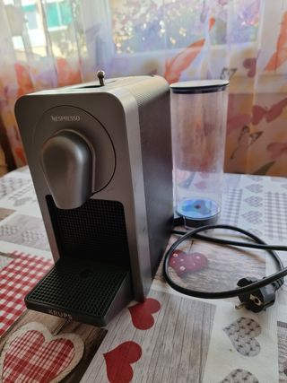 Cafetera Nespresso Krups Prodigio Bluetooth de segunda mano por 45 EUR en  Pineda de Mar en WALLAPOP