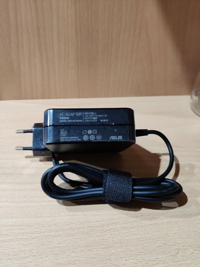 Cargador original asus 1.5A