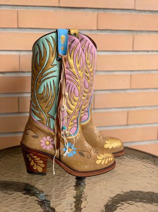 Botas camperas cowboy 36 tallan amplias de segunda mano por 195 EUR en  Murcia en WALLAPOP