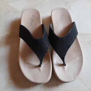 Zapatillas negras con brillo. de segunda mano por 5 EUR en Algeciras en  WALLAPOP