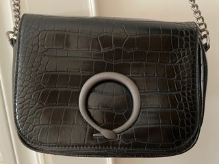 Bolso negro serpiente Zara de segunda mano por 9,5 EUR en Sevilla en  WALLAPOP