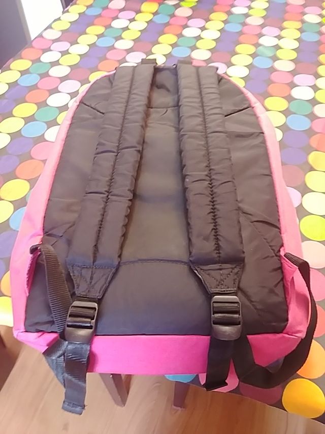 mochila Eastpak rosa fucsia