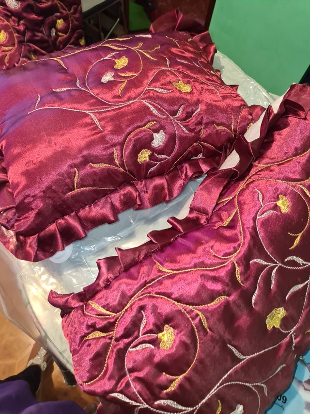 Edredón con tres cojines