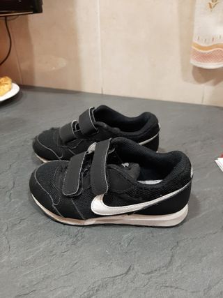 Deportivas para niña nike bq5451-001 negro