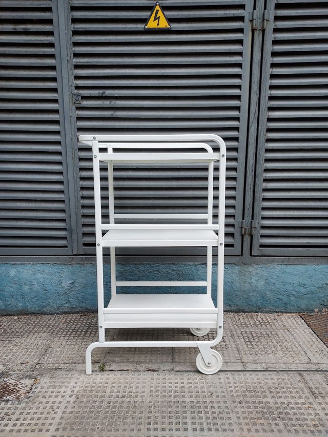 Mueble metal con rueda de segunda mano por 35 € en Madrid en WALLAPOP