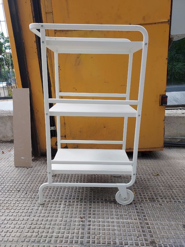 Mueble metal con rueda de segunda mano por 35 € en Madrid en WALLAPOP