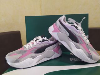 puma gris y rosa