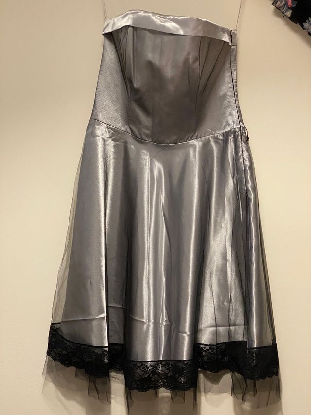 Vestido plateado de evento