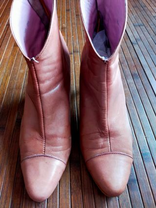 Botines rosas nude de segunda mano por 5 EUR en Berango en WALLAPOP