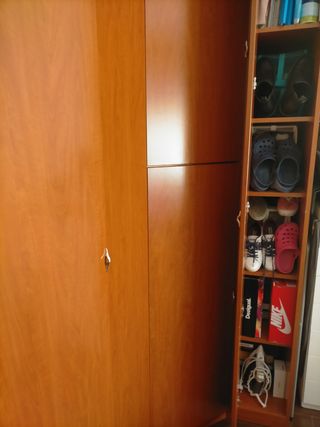 Armario esquinero de segunda mano por 250 € en Mataró en WALLAPOP