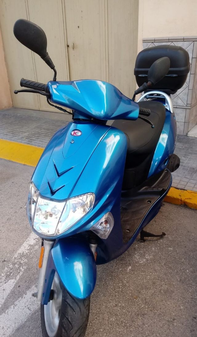Scooter de segunda mano por 1.200 € en Playa de Gandia en WALLAPOP