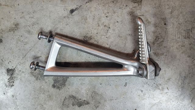 estribera trasera izquierda yamaha R6 r