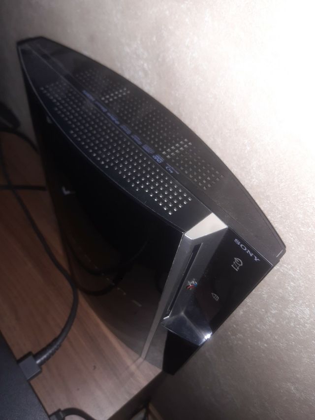 PS3 con 3 mandos y con 23 juegos