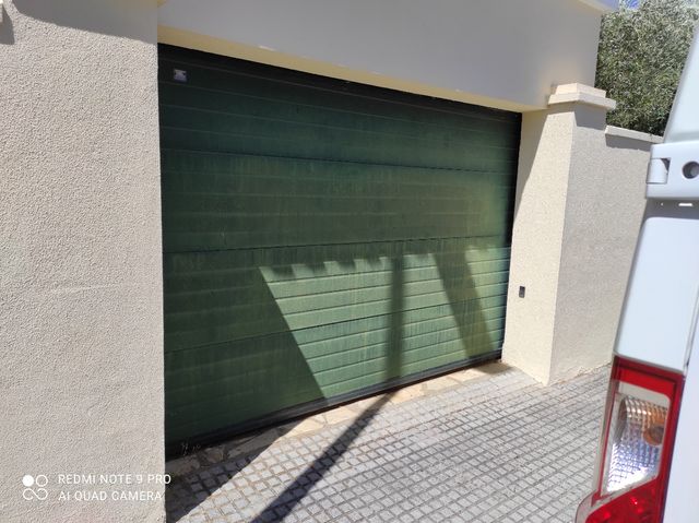 Puerta corredera para garaje con motor de segunda mano por 450 € en