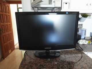 Tv \\/ monitor Samsung 18 pulgadas de segunda mano por 60 EUR en Murcia en  WALLAPOP