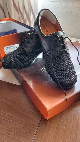 Zapatos muy cómodos de talla 37 de señora de segunda mano por 55 EUR en  Zaragoza en WALLAPOP