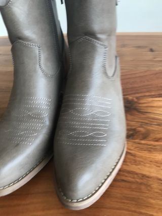 Botas Camperas XTI de segunda mano por 12,5 EUR en Valencia en WALLAPOP