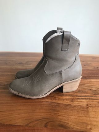 Botas Camperas XTI de segunda mano por 12,5 EUR en Valencia en WALLAPOP