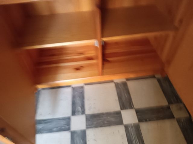 mueble de pino maciso