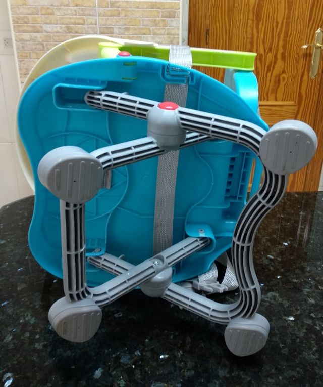 Trona portátil bebé. Nueva