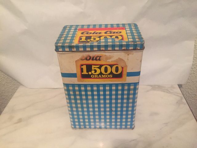Antigua caja de Cola Cao