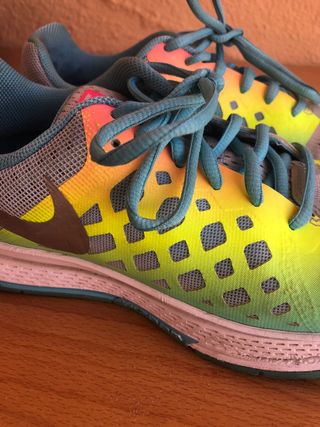 Zapatillas Nike multicolor de segunda mano por 15 EUR en Plasencia en  WALLAPOP