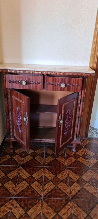 Mueble aparador de segunda mano por 15 € en Madrid en WALLAPOP