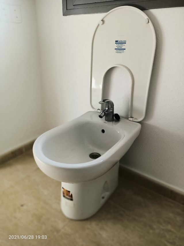 Se vende Bidé nuevo, sin estrenar.30€