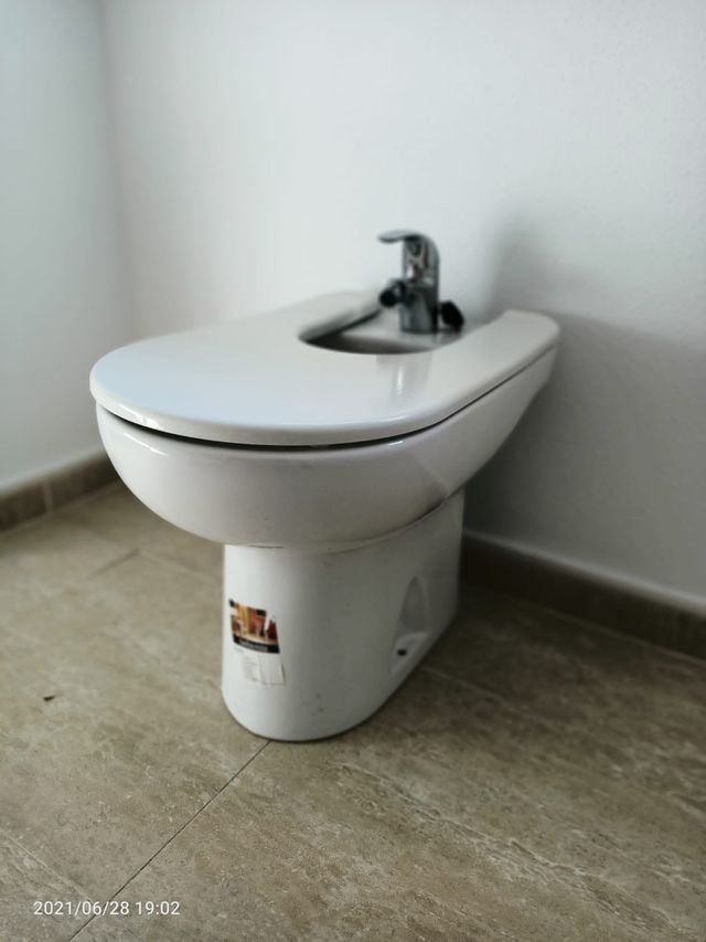 Se vende Bidé nuevo, sin estrenar.30€