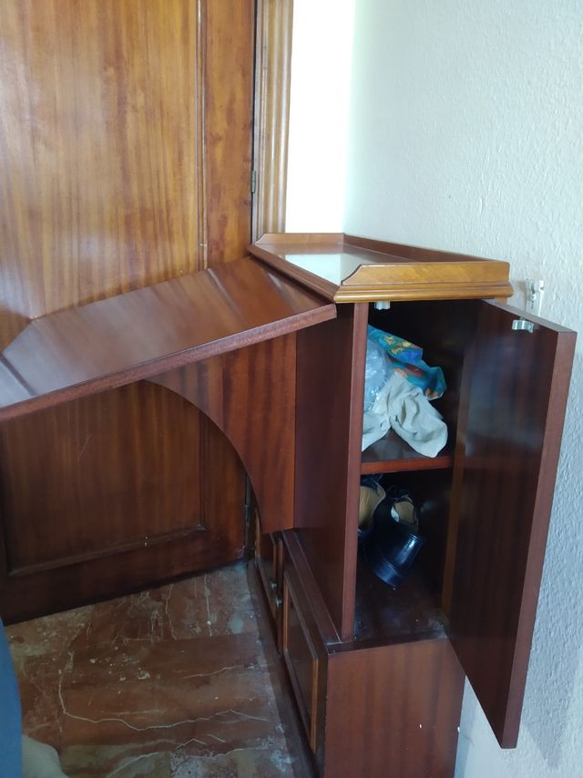 mesa robusta plegable de madera con almacenaje