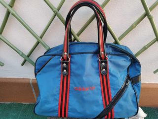Bolsa de deporte Vintage Adidas de segunda mano por 35 EUR en  Rivas-Vaciamadrid en WALLAPOP