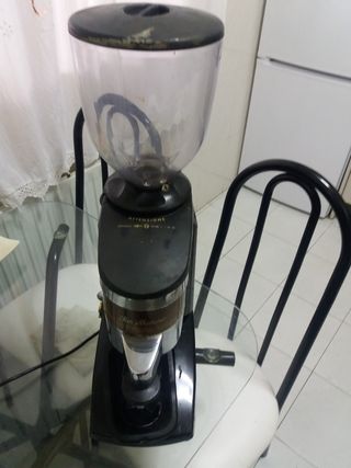 Máquina para moler café de segunda mano por 60 EUR en Villagonzalo  Pedernales en WALLAPOP