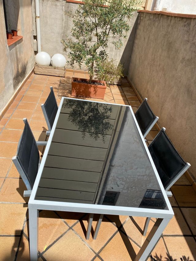 Mesa y sillas jardín de segunda mano por 160 € en Manresa en WALLAPOP
