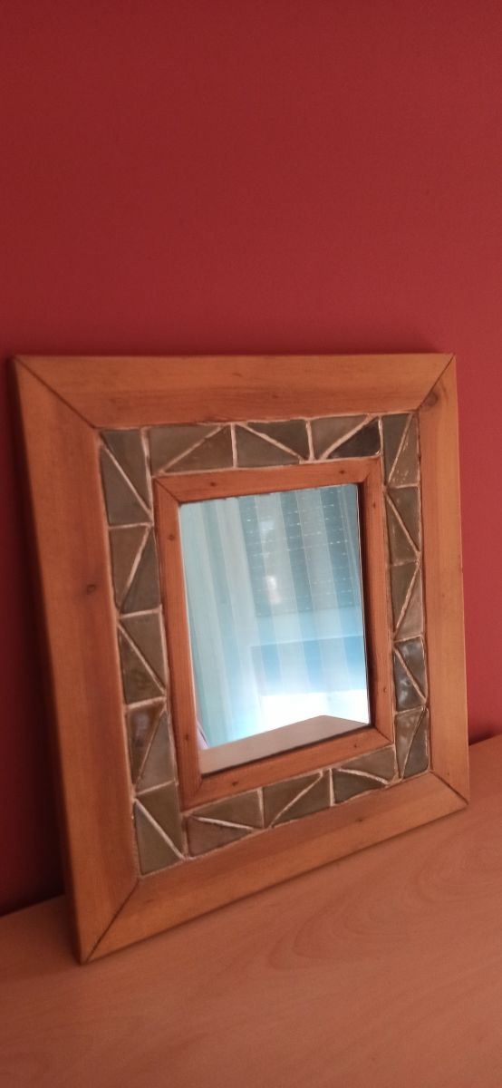 Espejo de madera y cerámica