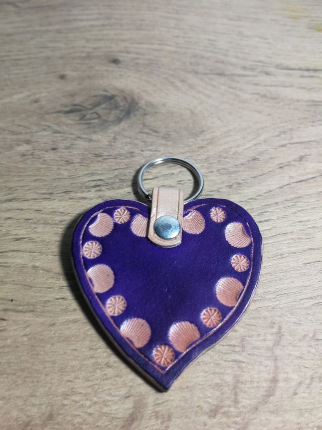 Llaveros de corazones de cuero