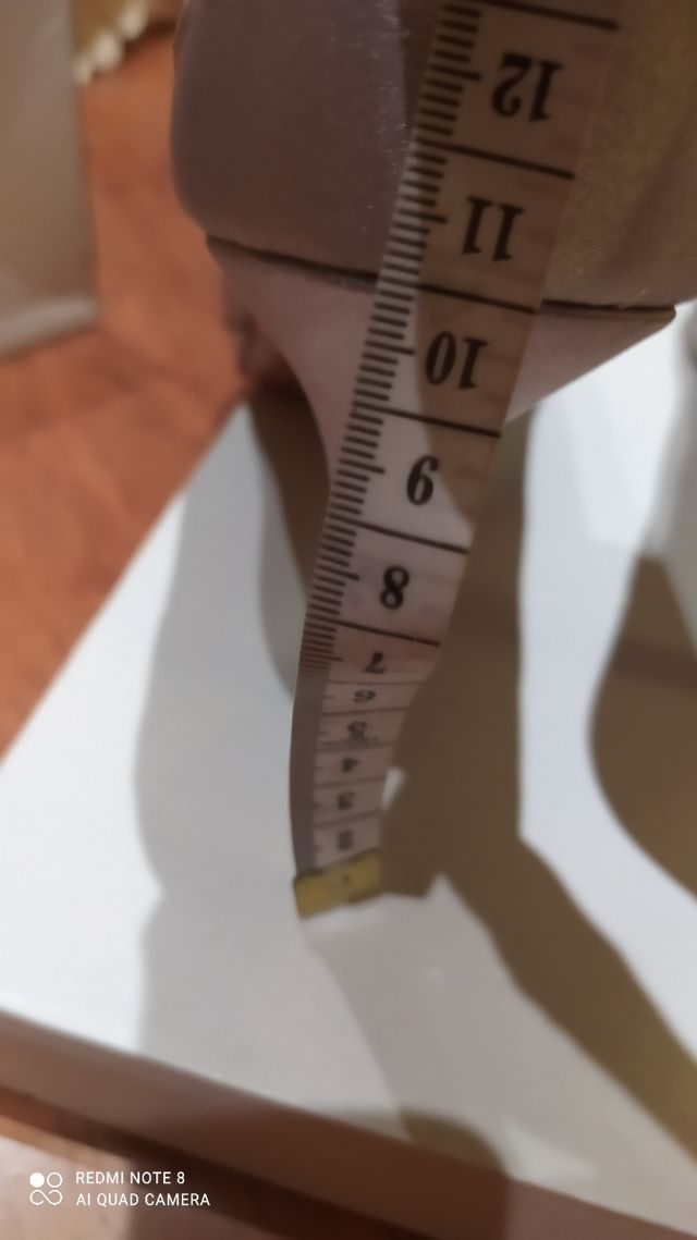 zapatos de raso gris claro, con plataforma