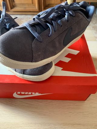 Nike Court Royale Suede Hombre de segunda mano por 36 EUR en Valencia en  WALLAPOP