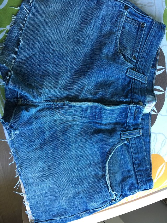 Pantalón vaquero corto Levi's 501. Talla 33