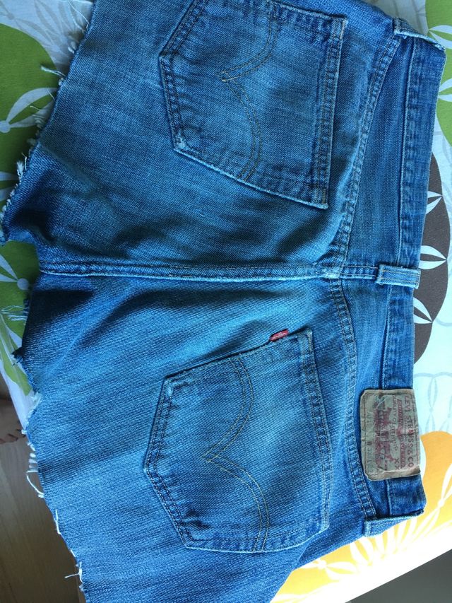 Pantalón vaquero corto Levi's 501. Talla 33