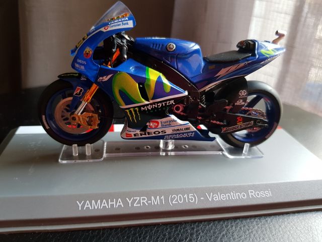 Miniatura moto Yamaha YZR-M1 Rossi