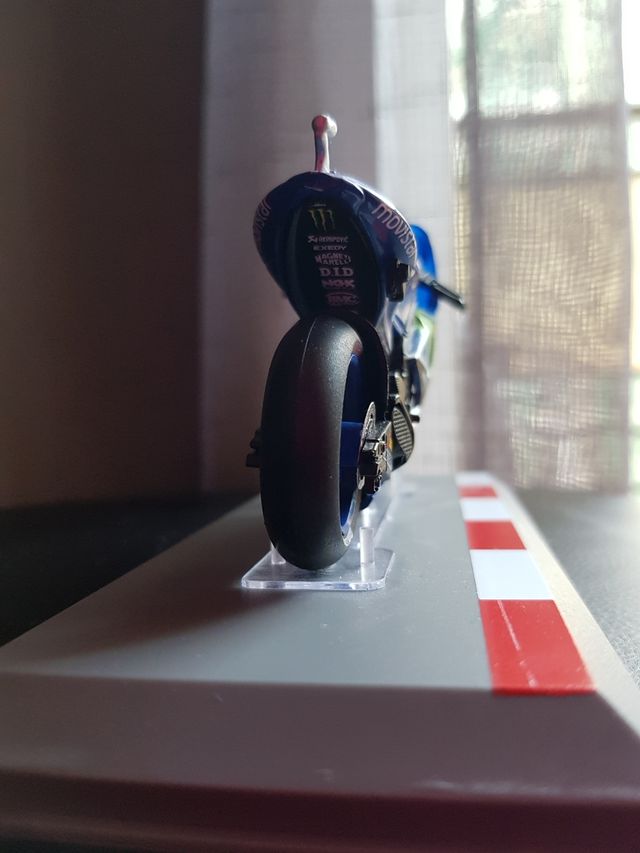 Miniatura moto Yamaha YZR-M1 Rossi