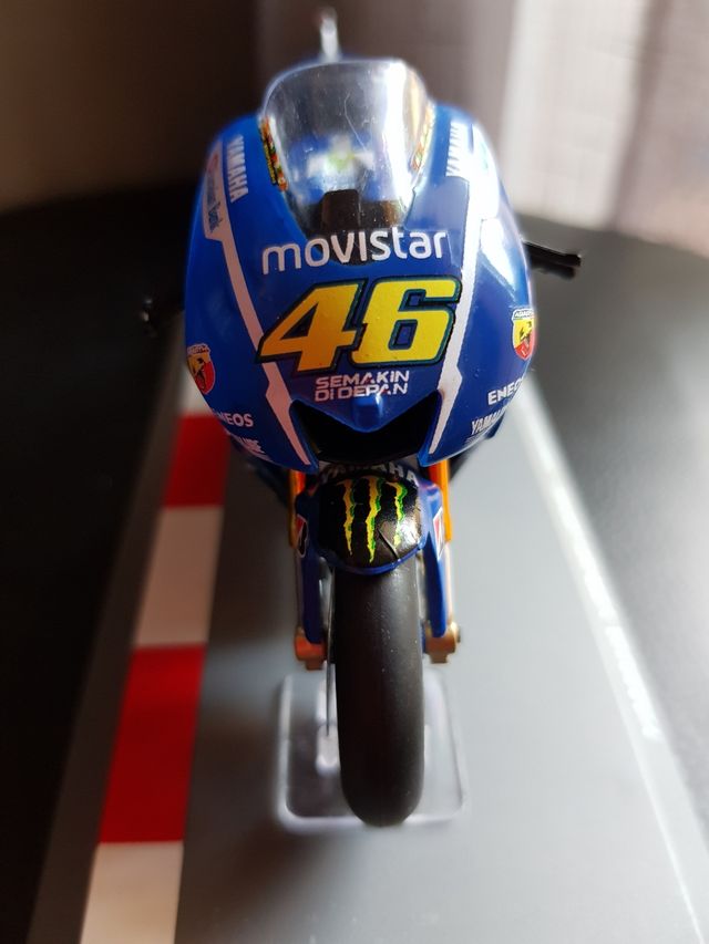 Miniatura moto Yamaha YZR-M1 Rossi