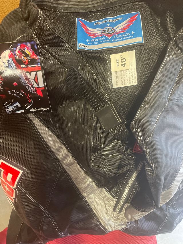 Pantalones y faja motorista