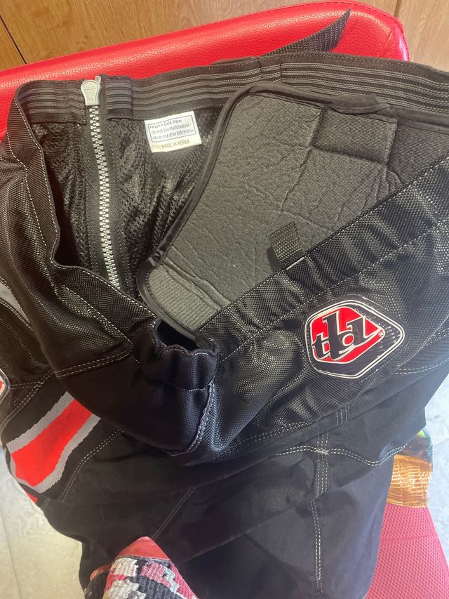 Pantalones y faja motorista