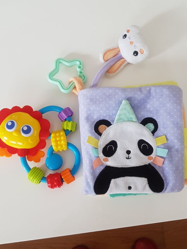 librito felpa y sonajero