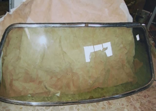 luna delantera Chrysler 180